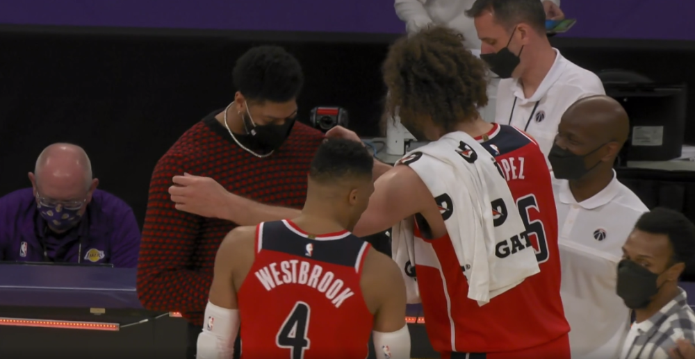 爱游戏-包含浓眉哥爆冷击败尤文图斯，回归赛场引爆全场！的词条